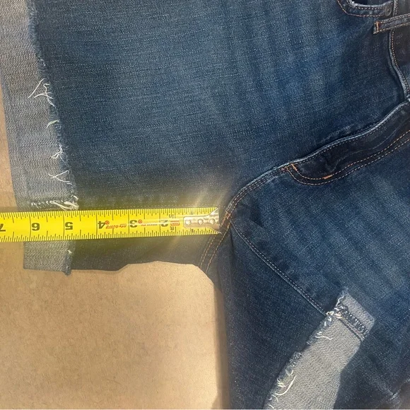 **2 FOR $15 FREE SHIPPING***Ann Taylor Loft Blue Jean Shorts with Distressed Hem - Picture 6 of 7